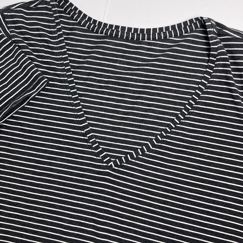 Lululemon Women's Love Tee V Neck Short Sleeve T-Shirt Black White Stripe - Picture 2 of 10